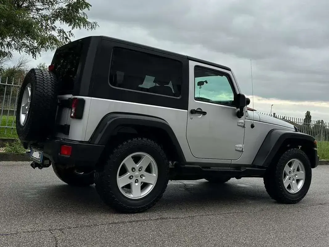 Usata Jeep Wrangler Sport 177 CV (130 kW) 2008 Argento SUV