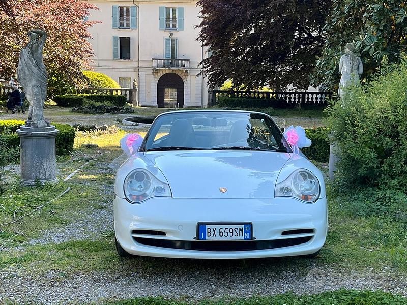 Usata Porsche 911 Carrera 4 345 CV (253 kW) 2001 Bianco Cabrio
