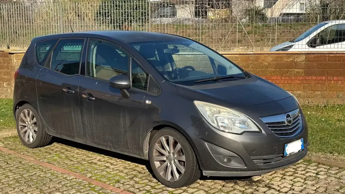 Usata Opel Meriva Cosmo 101 CV (74 kW) 2011 Grigio Monovolume