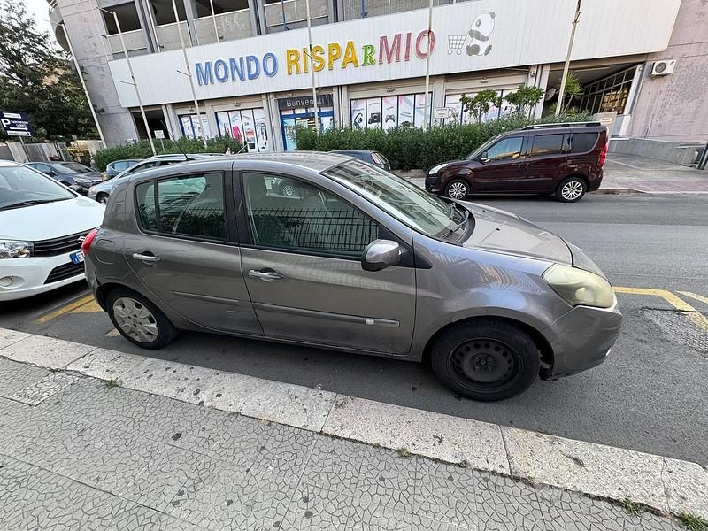 Usata Renault Clio II 48 CV (35 kW) 2010 Grigio Utilitaria