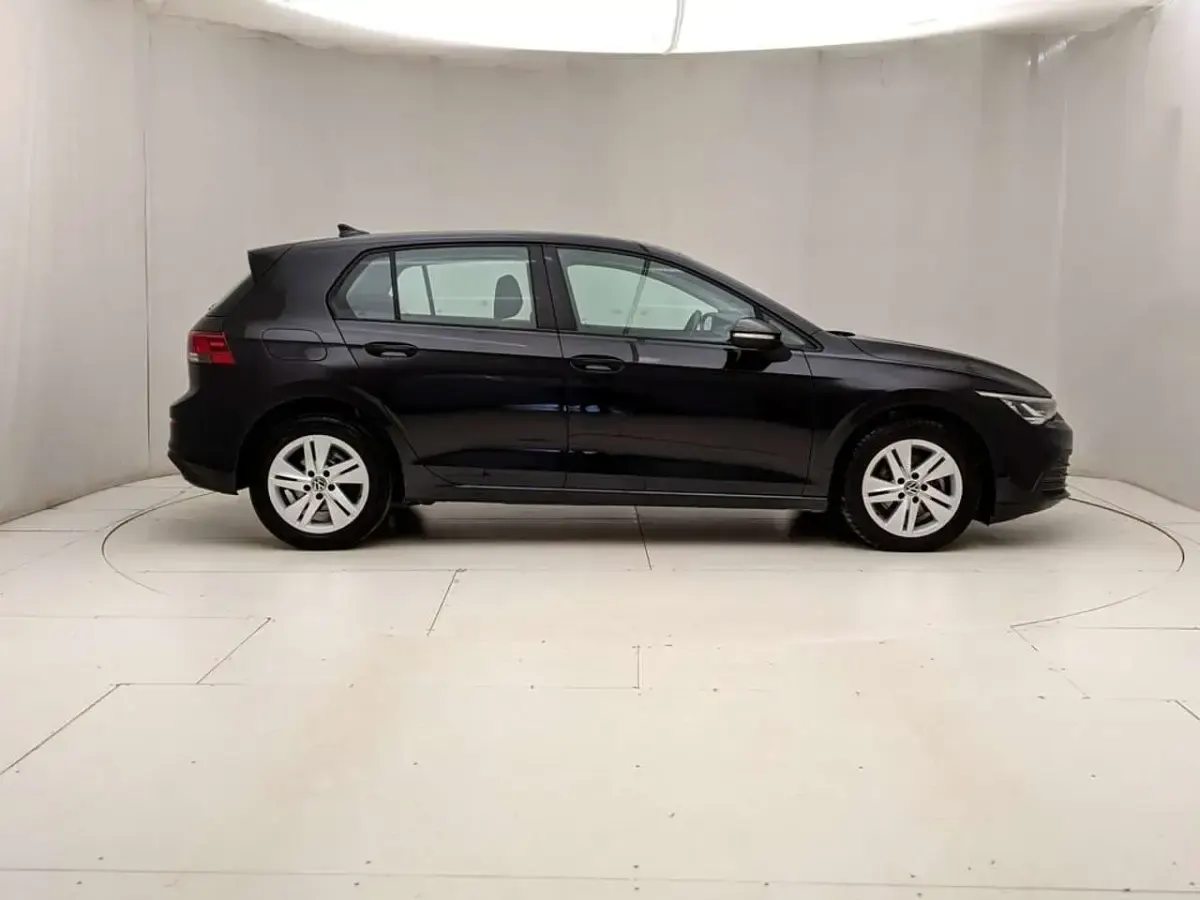 Usata VW Golf VIII Life 116 CV (85 kW) 2022 Grigio Berlina