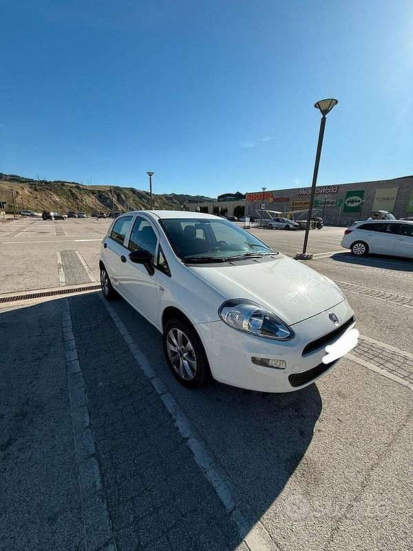 Usata Fiat Punto Street 77 CV (56 kW) 2017 Bianco Utilitaria