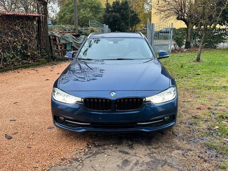 Usata BMW 320 Sport Line 190 CV (139 kW) 2015 Blu Station wagon