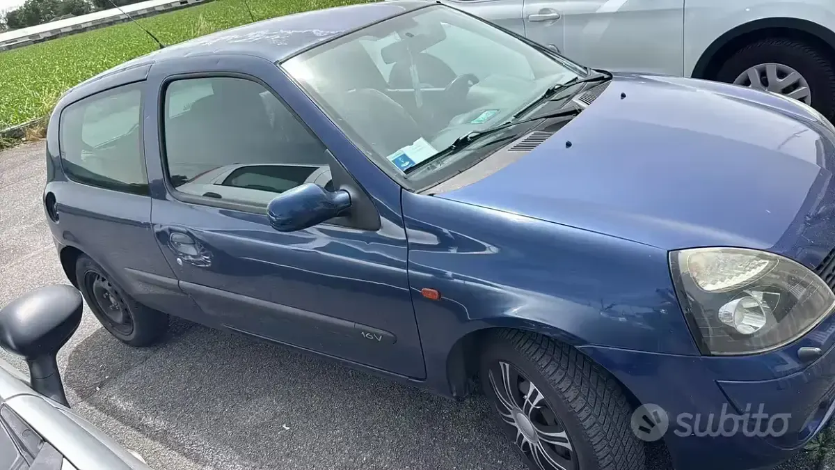 Brugt Renault Clio II 75 HK (55 kW) 2002 Blå Sedan