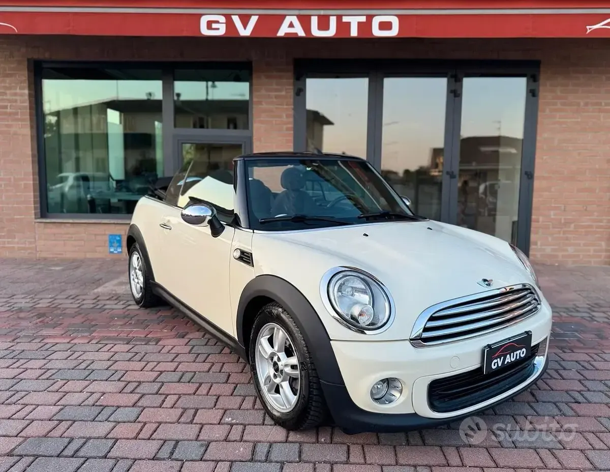 Usata Mini One Cabriolet 98 CV (72 kW) 2012 Beige Cabrio