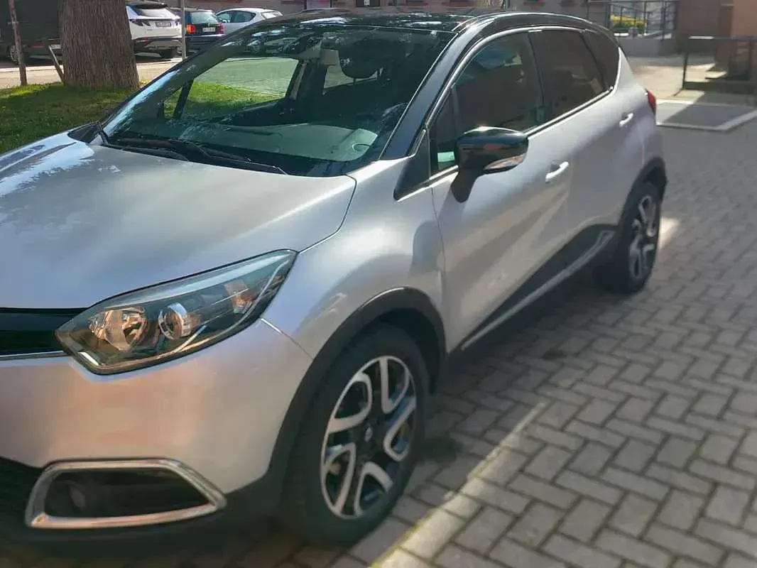 Usata Renault Captur 90 CV (66 kW) 2014 Argento SUV