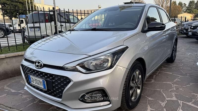 Usata Hyundai i20 75 CV (55 kW) 2020 Argento Utilitaria