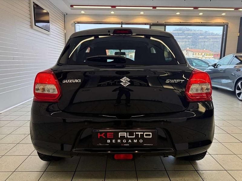Usata Suzuki Swift Cool 90 CV (66 kW) 2019 Nero tetto grigio Utilitaria