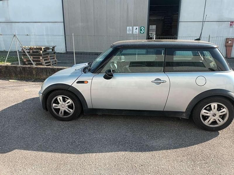 Begagnad Mini Cooper 116 HK (85 kW) 2005 Silver Halvkombi