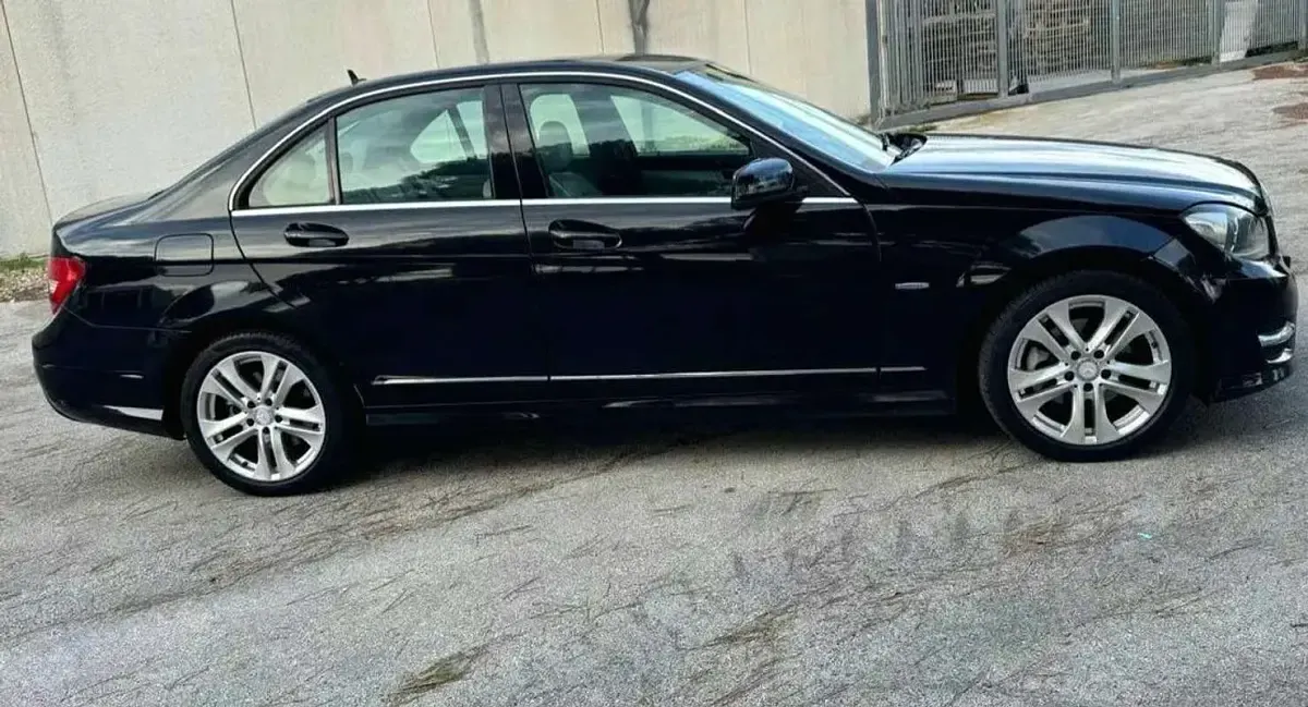 Usata Mercedes C220 Avantgarde 170 CV (125 kW) 2011 Berlina