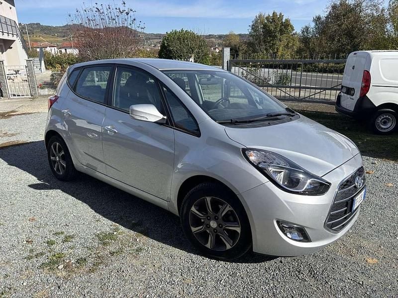 Grigio Usata 2016 Hyundai ix20 Classic Due volumi | 9000 € (Buon prezzo) - Immagine 1/4