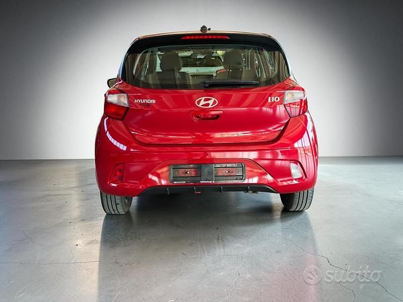 Usata Hyundai i10 Essential 63 CV (46 kW) 2025 Rosso metallizzato Utilitaria