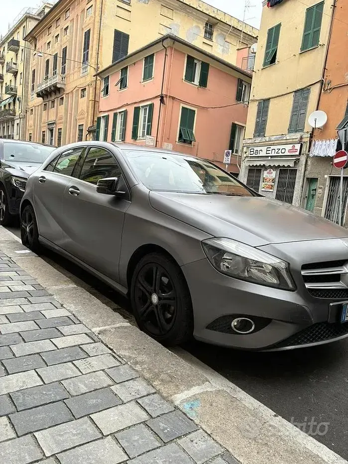 Usata Mercedes 180 109 CV (80 kW) 2014 Grigio Berlina