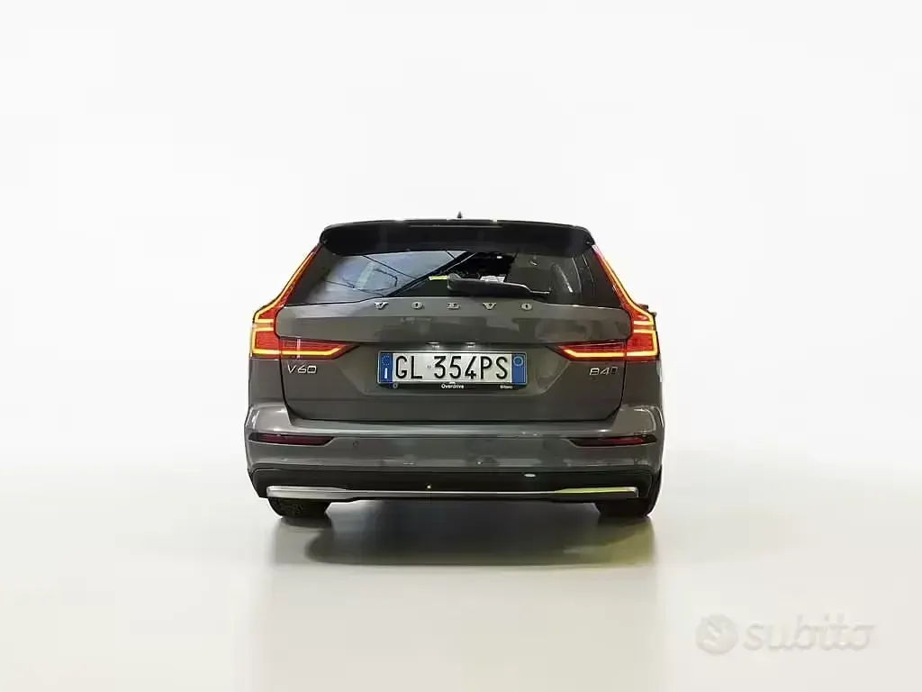 Usata Volvo V60 CC Ultimate 197 CV (144 kW) 2022 Grigio Station wagon
