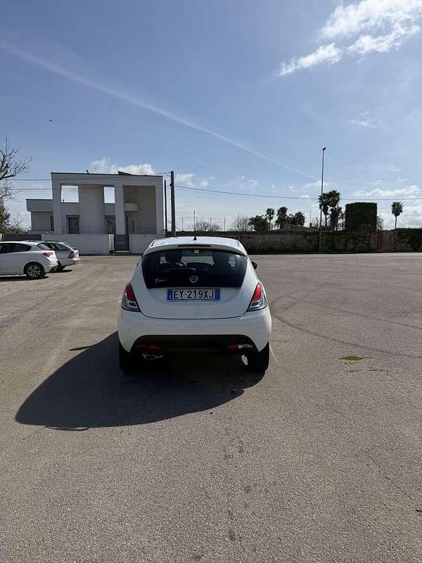 Usata Lancia Ypsilon S 95 CV (69 kW) 2015 Beige Utilitaria