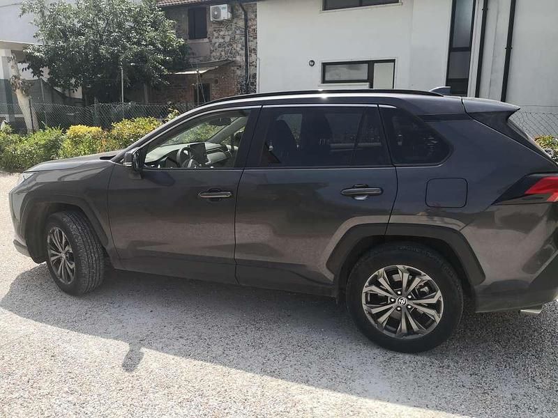 Usata Toyota RAV4 Hybrid 178 CV (130 kW) 2022 Grigio SUV