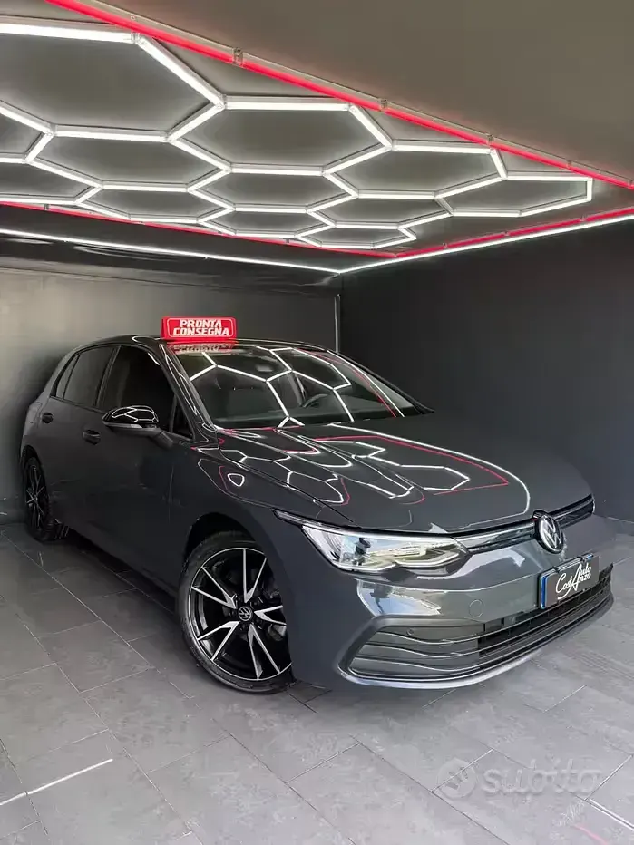 Usata VW Golf VIII Style 116 CV (85 kW) 2022 Grigio Berlina