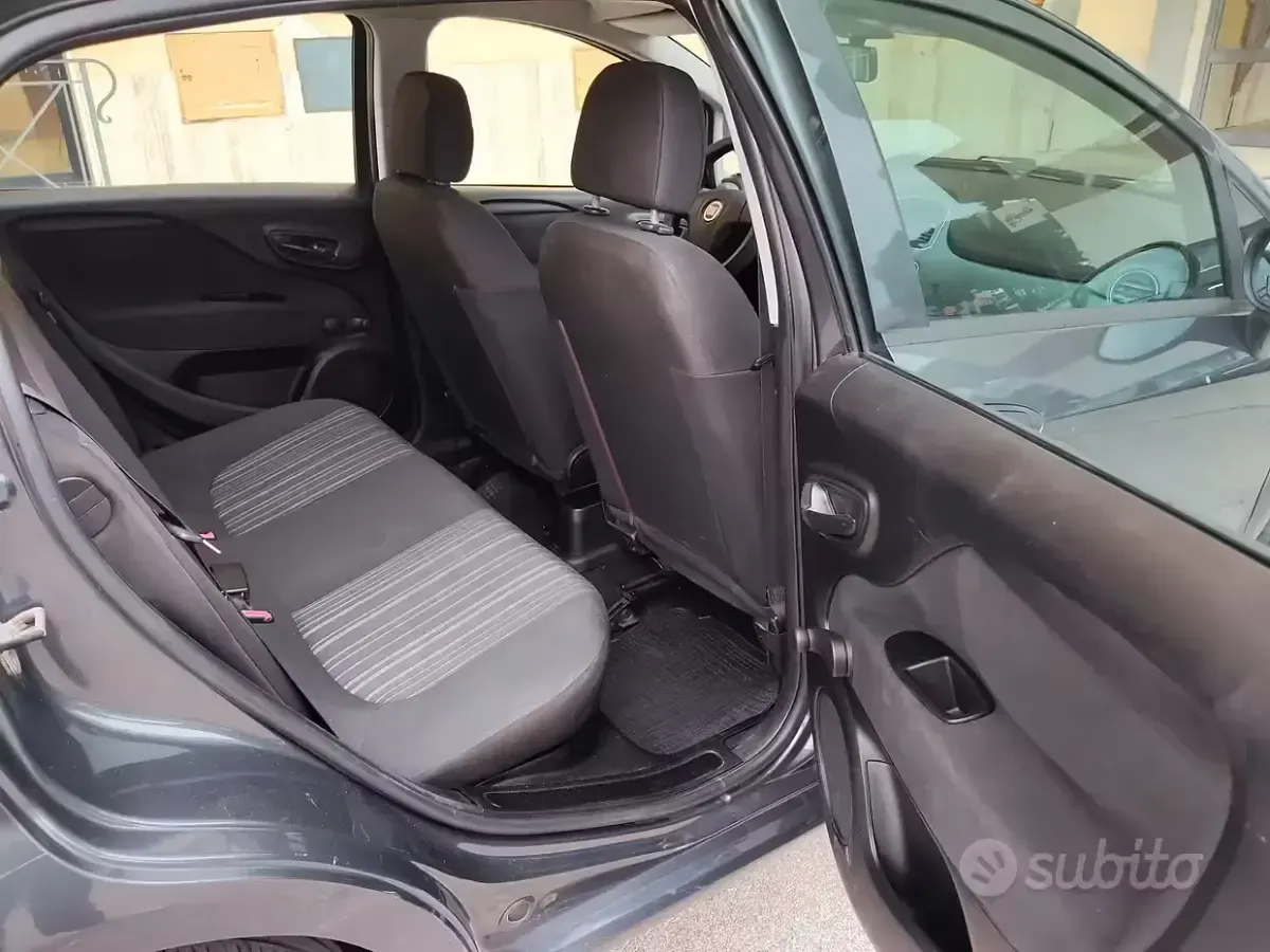 Usata Opel Corsa Enjoy 69 CV (50 kW) 2004 Grigio Utilitaria