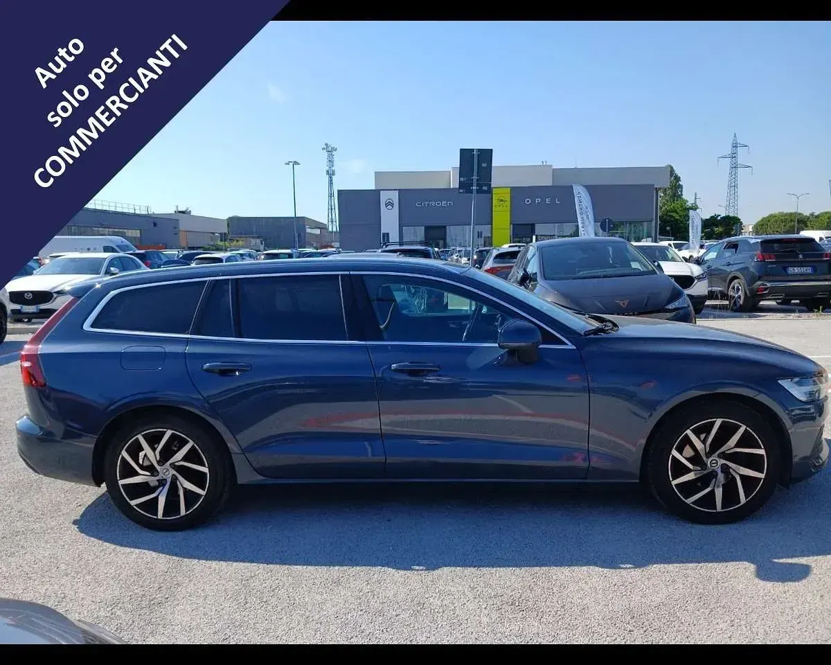 Usata Volvo V60 Business Edition 150 CV (110 kW) 2019 Blu Station wagon