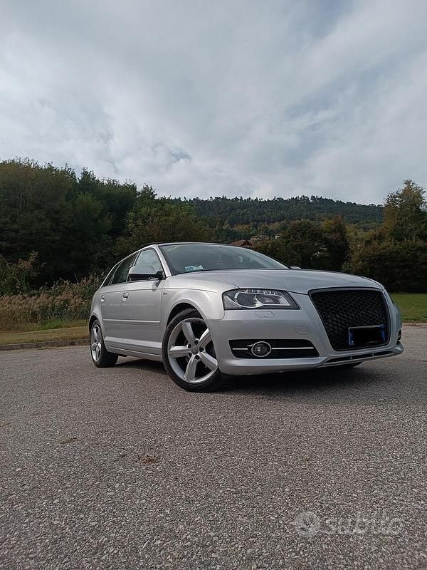 Grigio Usata 2011 Audi A3 Ambition Tre volumi | 7000 € (Buon prezzo) - Immagine 1/4