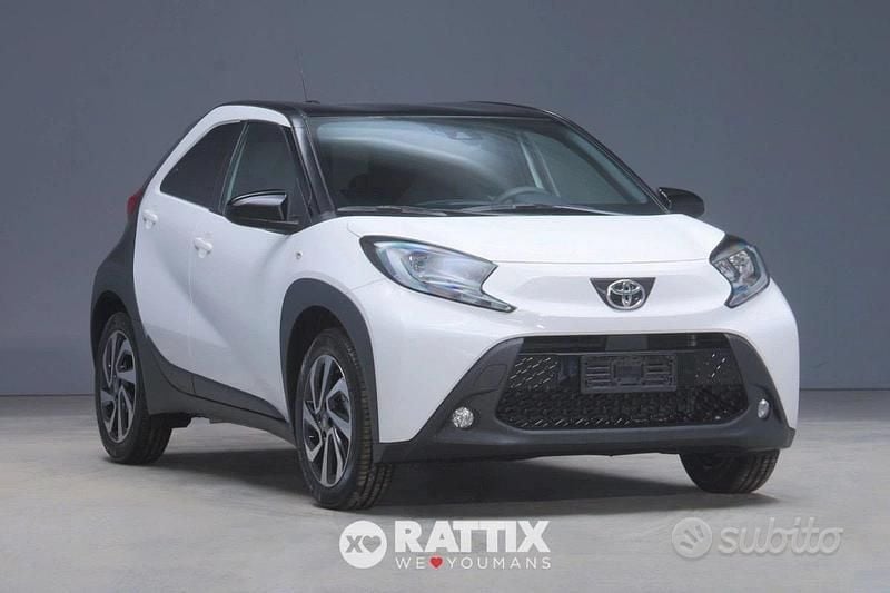 Bianco Nuova 2025 Toyota Aygo X Trend SUV | 19.556 € (Cara) - Immagine 1/4