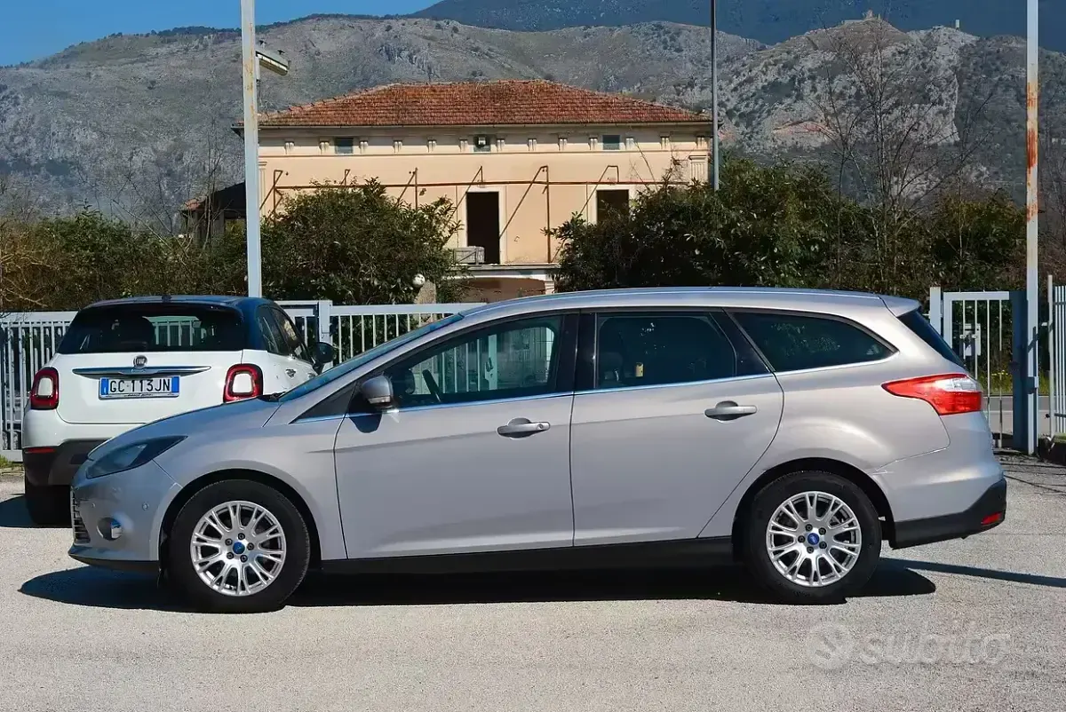 Usata Ford Focus Titanium 116 CV (85 kW) 2012 Grigio Station wagon