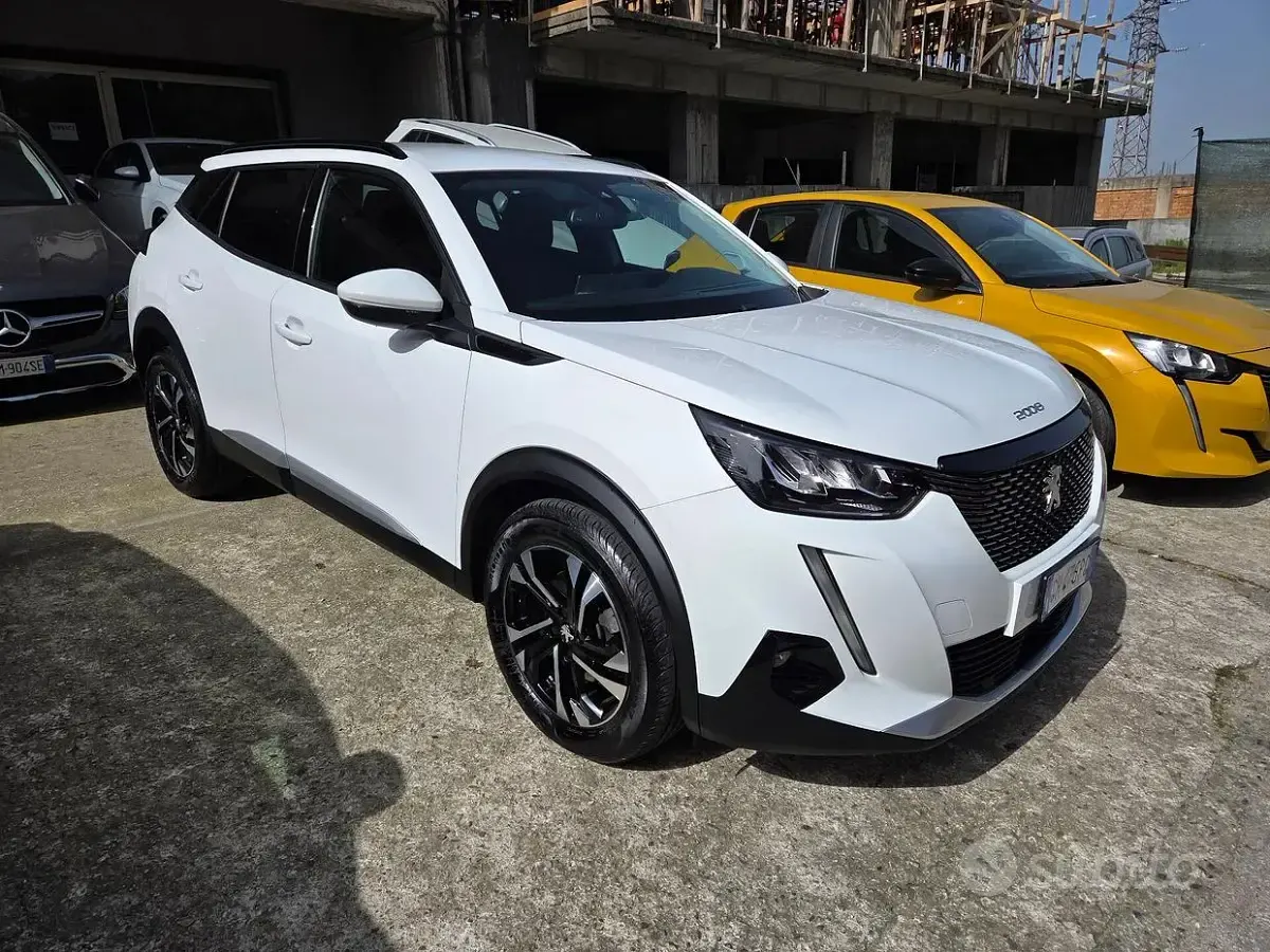 Usata Peugeot 2008 Allure 131 CV (96 kW) 2021 Bianco SUV