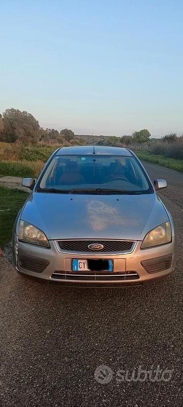 Usata Ford Focus 90 CV (66 kW) 2005 Grigio Station wagon