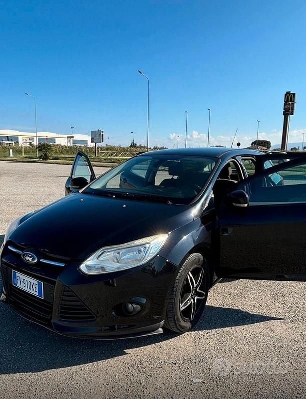 Begagnad Ford Focus 105 HK (77 kW) 2013 Svart Kombi