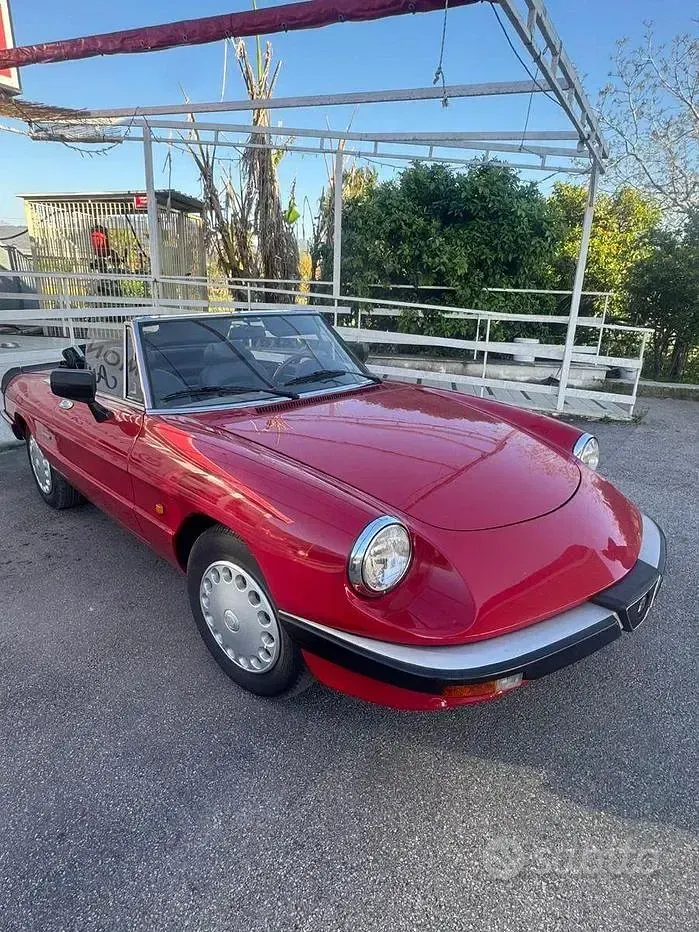 Usata Alfa Romeo Spider 109 CV (80 kW) 1989 Rosso Cabrio