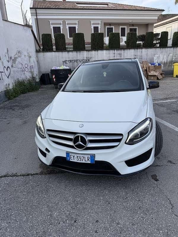 Usata Mercedes B180 109 CV (80 kW) 2015 Monovolume