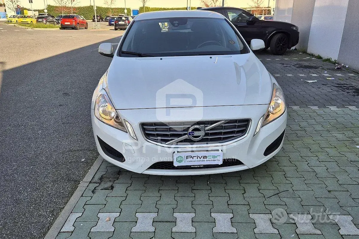 Usata Volvo V60 Kinetic 115 CV (84 kW) 2013 Bianco Station wagon
