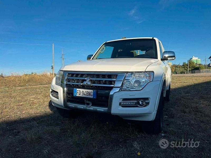 Bianco Usata 2016 Mitsubishi Pajero Instyle SUV | 17.900 € (Buon prezzo) - Immagine 1/4