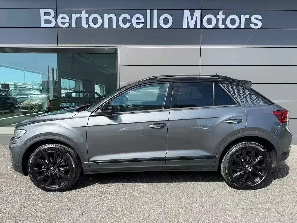Usata VW T-Roc Black Edition 116 CV (85 kW) 2020 Grigio SUV