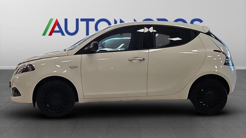 Usata Lancia Ypsilon Silver 69 CV (50 kW) 2022 Bianco Utilitaria
