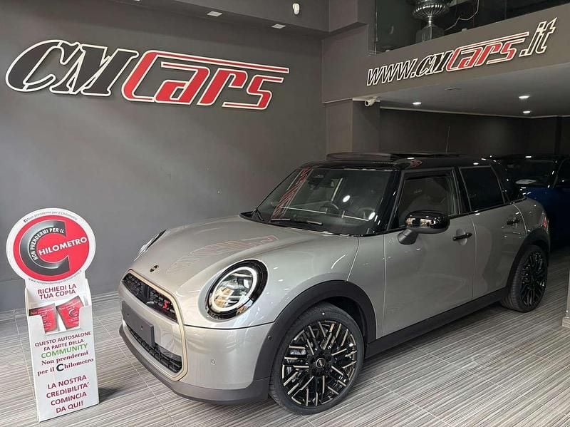 Grigio Nuova 2025 Mini Cooper S Favoured Utilitaria | 34.900 € (Buon prezzo) - Immagine 1/4