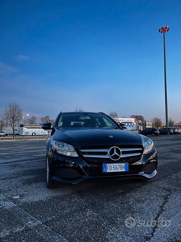 Usata Mercedes C180 116 CV (85 kW) 2016 Nero Station wagon