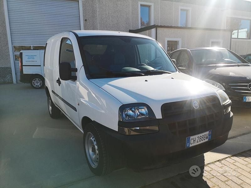 Usata Fiat Doblò 104 CV (76 kW) 2005 Bianco Monovolume