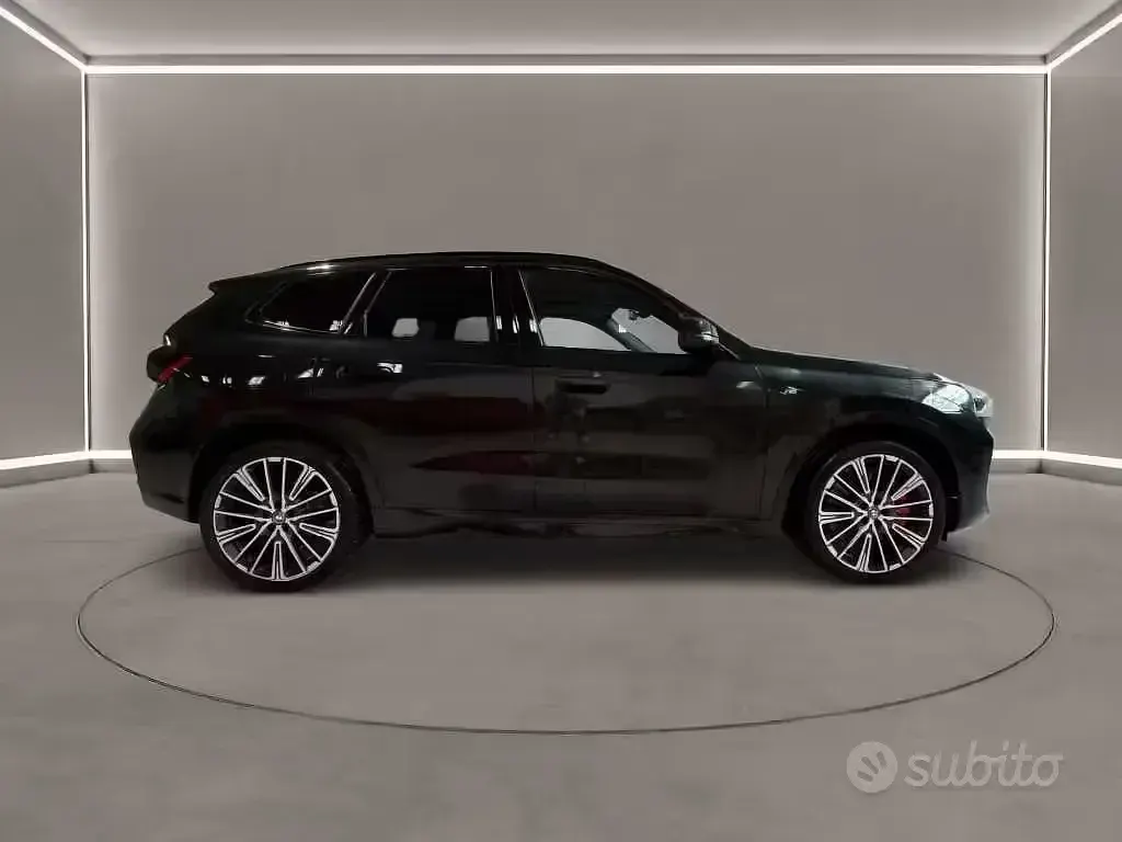 Używany BMW X1 Luxury Line 150 KM (110 kW) 2023 Czarny SUV