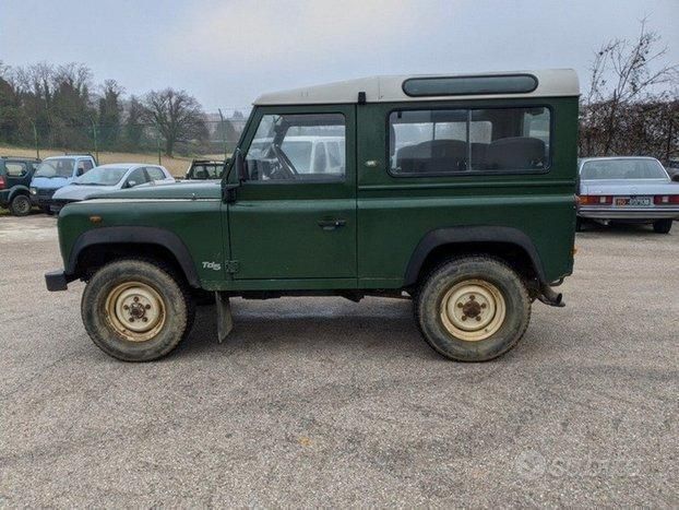 Usata Land Rover Defender 122 CV (89 kW) 2000 Verde SUV