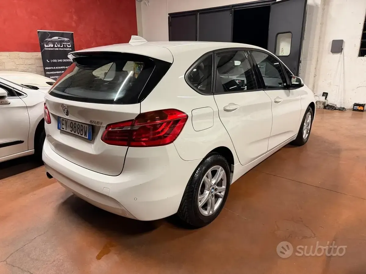 Usata BMW 218 Advantage 136 CV (100 kW) 2015 Bianco Station wagon