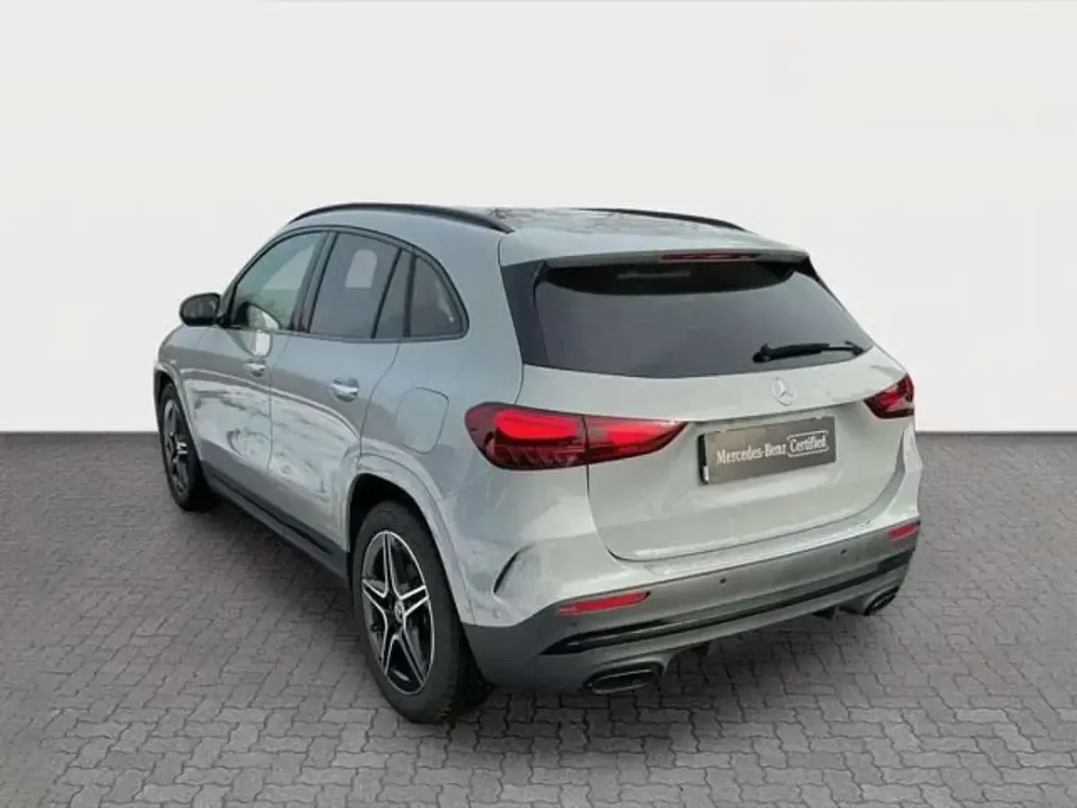 Käytetty Mercedes GLA200 AMG Line Premium Plus 150 HP (110 kW) 2025 Harmaa Katumaasturi