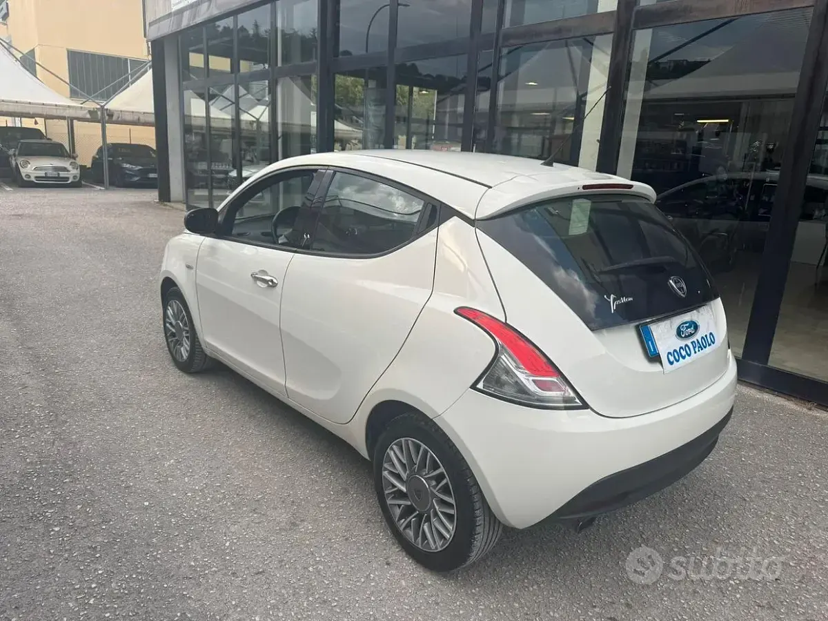 Usata Lancia Ypsilon S 95 CV (69 kW) 2013 Bianco Utilitaria