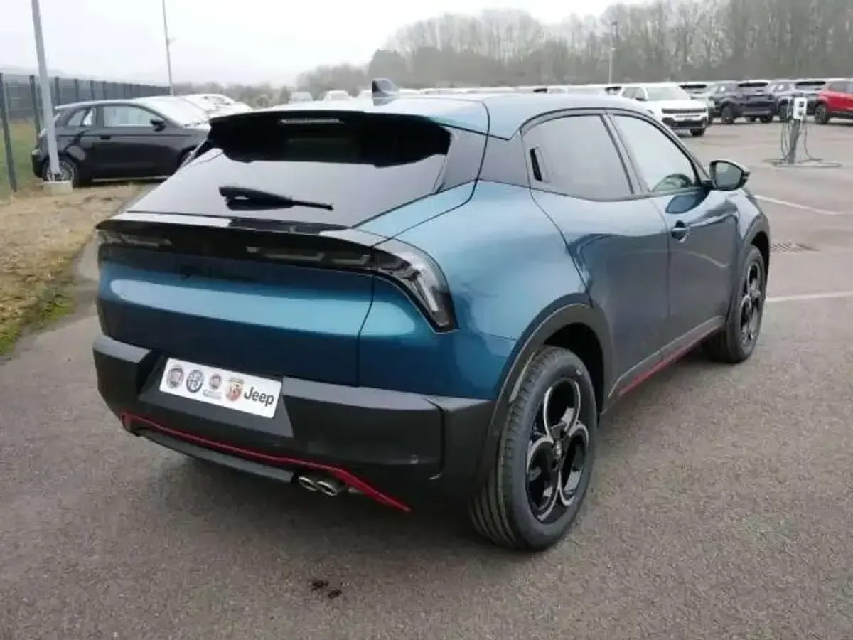 Nuova Alfa Romeo GT Junior Edizione Speciale 136 CV (100 kW) 2025 Blu SUV