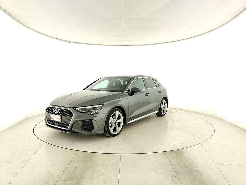 Grigio daytona perla Usata 2024 Audi A3 S-Line Tre volumi | 32.500 € (Buon prezzo) - Immagine 1/4