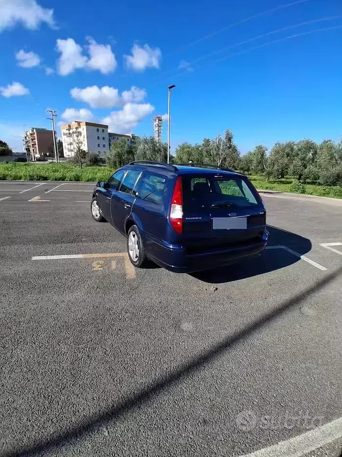 Usata Ford Mondeo 131 CV (96 kW) 2006 Blu Station wagon