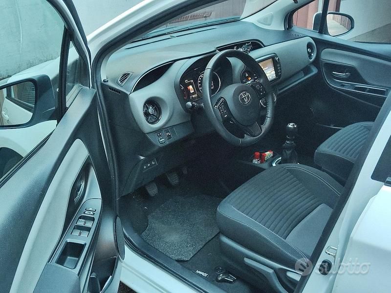 Usata Toyota Yaris Active 2020 Bianco Berlina
