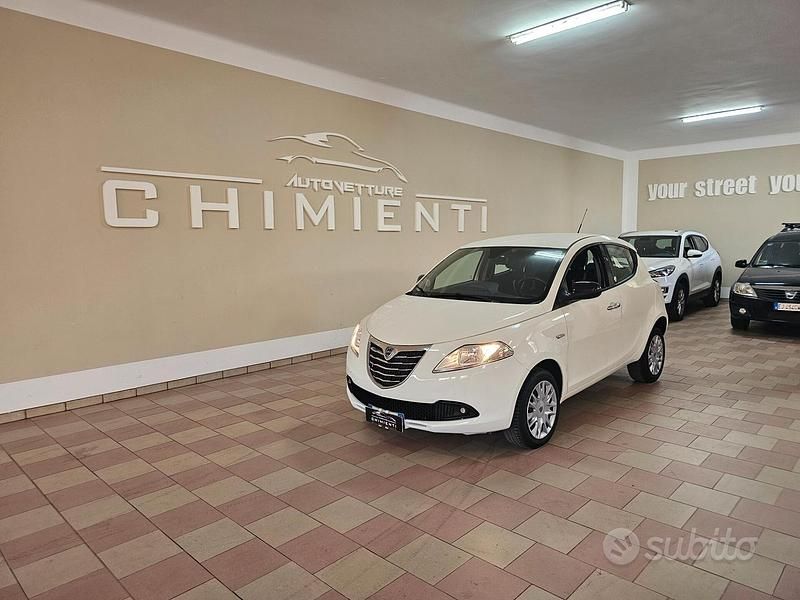 Usata Lancia Ypsilon Gold 85 CV (62 kW) 2013 Bianco Utilitaria