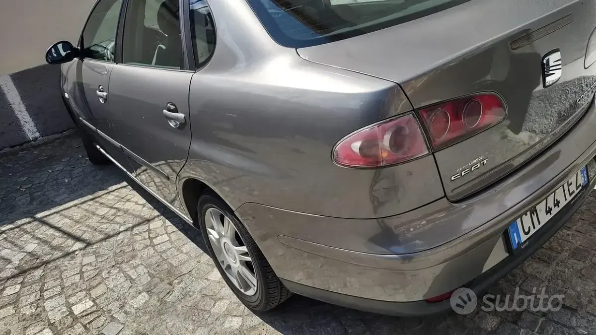 Usata Seat Cordoba 101 CV (74 kW) 2004 Berlina