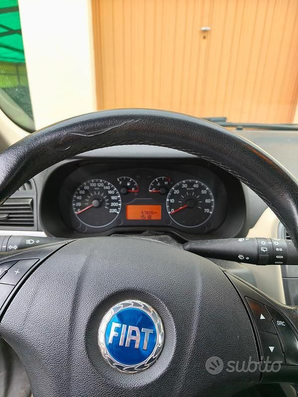 Usata Fiat Grande Punto 95 CV (69 kW) 2007 Grigio Utilitaria